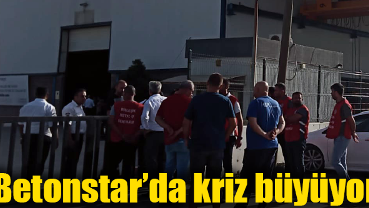 Direnen arkadaşlarına selam verdikleri için işten atıldılar