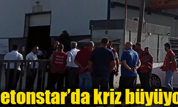Direnen arkadaşlarına selam verdikleri için işten atıldılar
