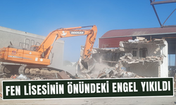 Fen lisesi önündeki engel kalktı