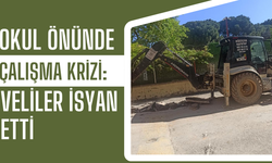 Öğrenciler Derste, Kepçeler Sokakta