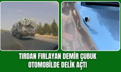 TIR’dan fırlayan demir çubuk otomobile saplandı
