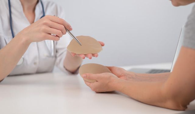 Meme Büyütme Nedir? Vücut Estetiğindeki Önemi