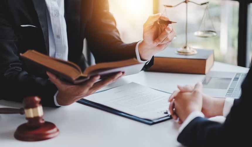 Şirket Avukatı ile Dışarıdan Avukat Arasındaki Farklar Nelerdir?